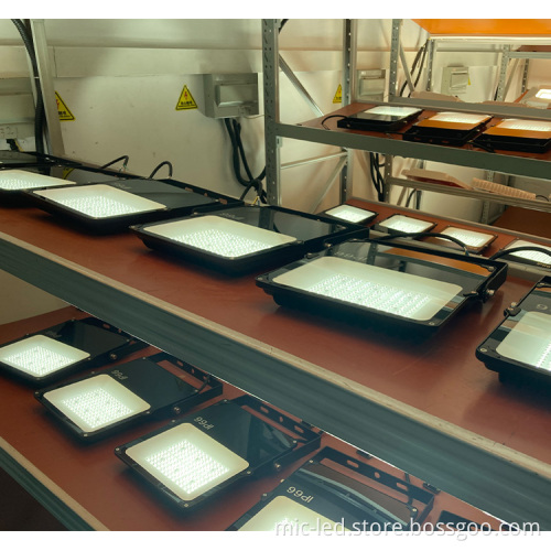 5 Years Warranty IP66 LED Flood Light - Outdoor 100W 150W 300W High Lumen Stadium Light